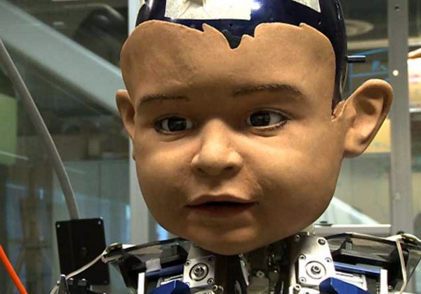 Deze robot-baby veroorzaakt nachtmerries