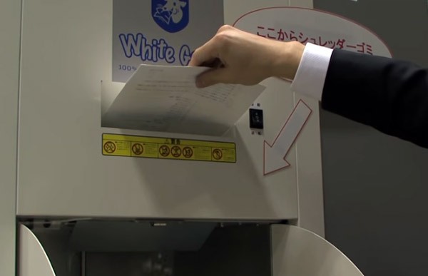 Deze machine zet printpapier om in wc-papier