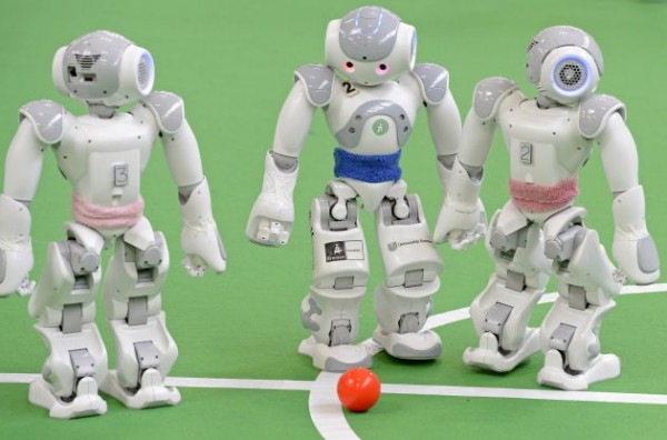 Duitse robots voetballen om de RoboCup