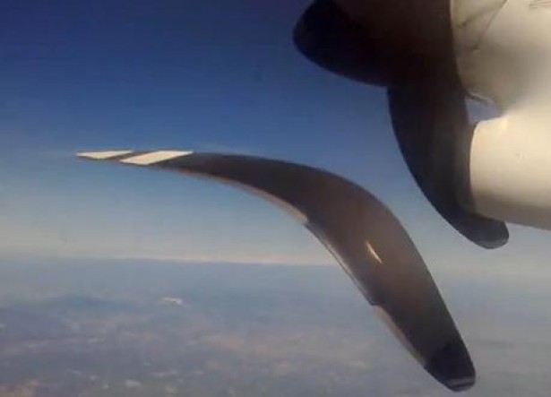 Vliegtuig verliest zijn propellers dankzij camera