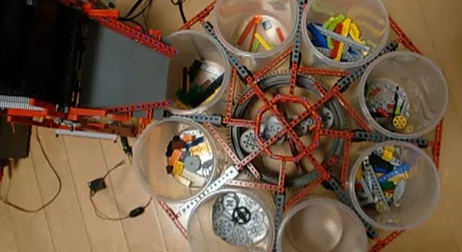 Machine van LEGO sorteert LEGO (video)