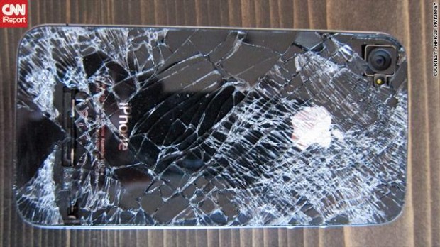 iPhone 4 overleeft val van vier kilometer