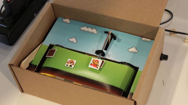 Super Mario in een kartonnen doos