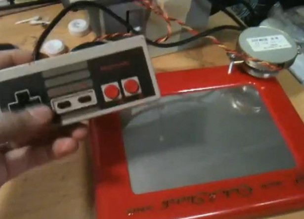 Etch-a-Sketch wordt bestuurd met NES-controller