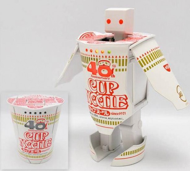 Noodle-beker verandert in robot