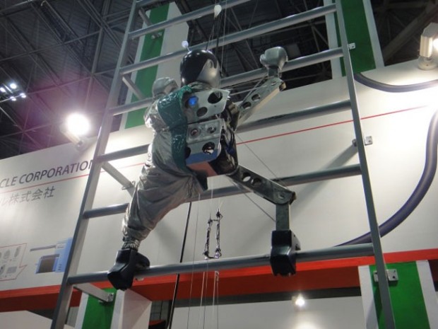 Robot beklimt ladder