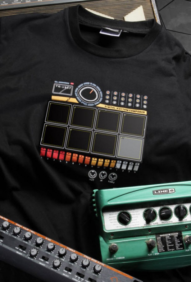 T-shirt met drumcomputer