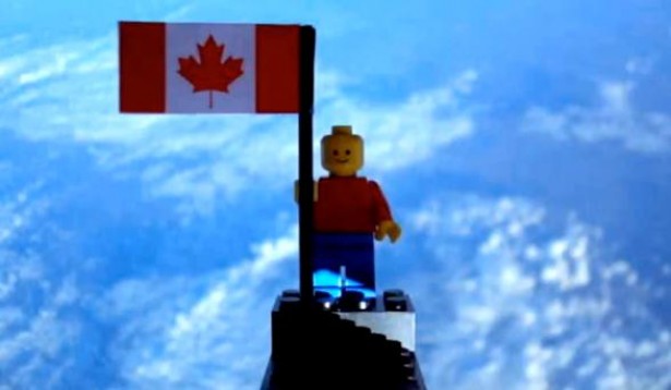 Canadese tieners sturen Lego-poppetje de ruimte in