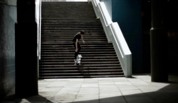 Dit skateboard doet het ook op trappen