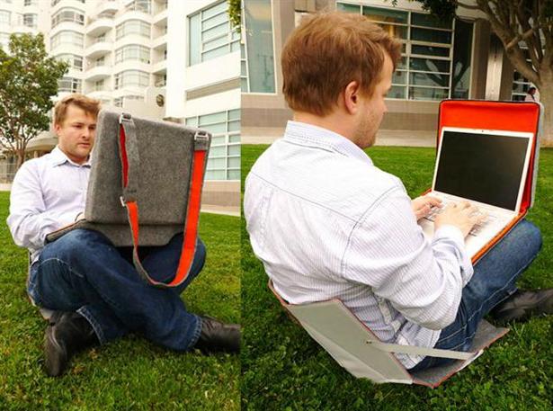 Laptoptas verandert in stoel en workstation