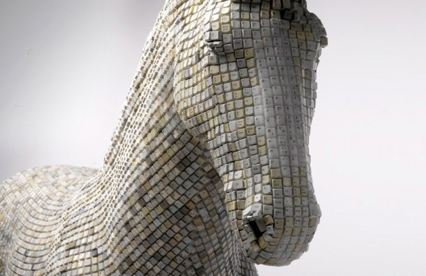 Een paard gemaakt van toetsenborden