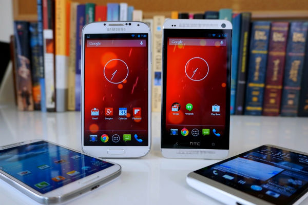 Samsung Galaxy S4 en HTC One met stock Android