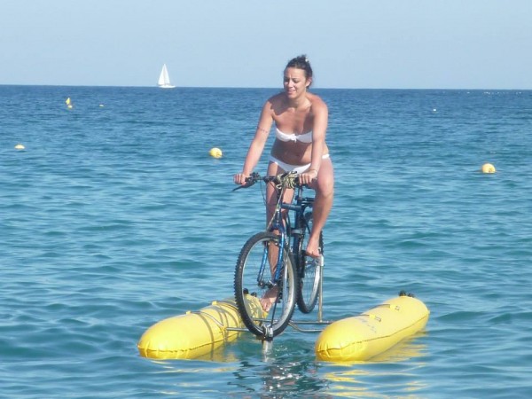 Shuttle Bike verandert je fiets in een waterfiets