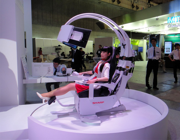 Deze futuristische stoel is het ideale hulpmiddel van een dokter
