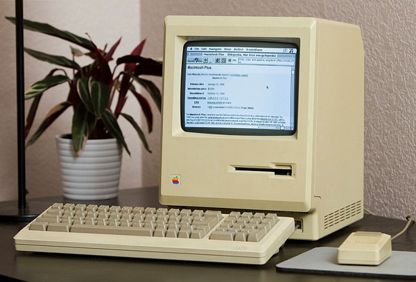 Deze 27 jaar oude Macintosh Plus gaat voor het eerst het internet op