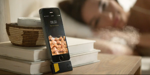 Een iPhone-dock dat je ‘s ochtends wakker laat worden met de geur van bacon