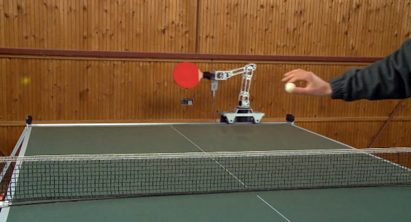 Deze robot speelt tafeltennis als een professional