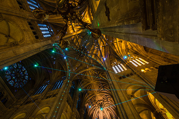In deze Parijse kerk kun je jouw eigen sterrenbeelden creëren