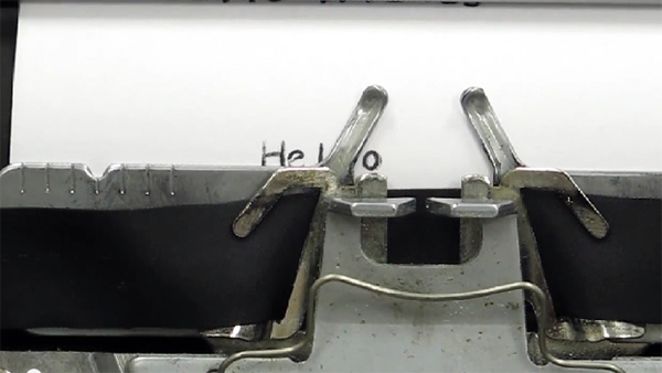 Deze typemachine is een nachtmerrie voor grafisch ontwerpers