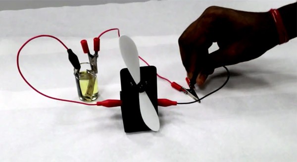Deze innovatieve batterij laadt zichzelf op met licht