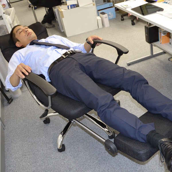 Desk Chair for Sleepy Workers: omdat een middagdutje gezond is