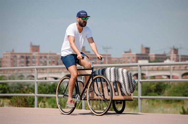 Side Car Bicycle: een fiets met een zijspan voor surfplanken