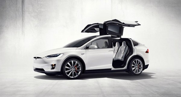 Hoe het is om te rijden in de Tesla Model X