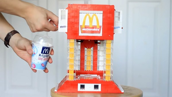 Deze LEGO-machine maakt McFlurrys