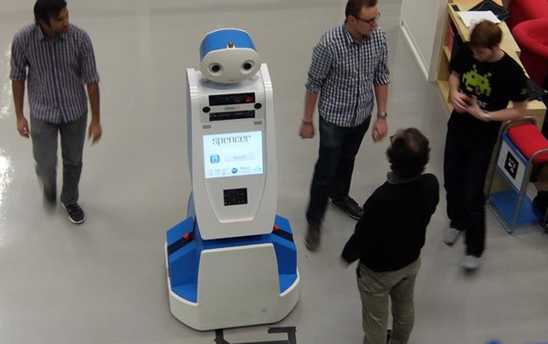 Binnenkort krijg je op Schiphol hulp van deze vriendelijke robot