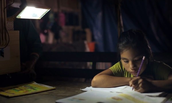 Plant Lamp: een lamp voor ontwikkelingslanden die werkt op aarde