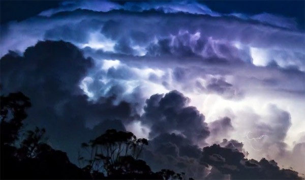 Een prachtige timelapse van Australisch onweer