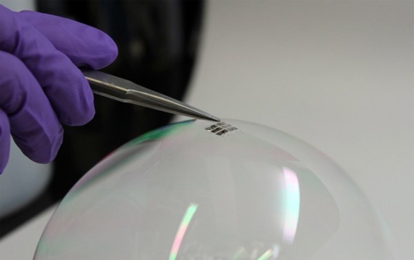Wetenschappers van het MIT ontwikkelen zeer dunne, efficiënte zonnecellen