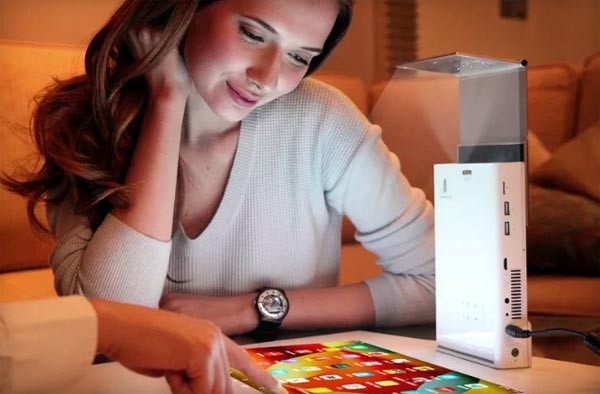 Lazertouch: een beamer die een touchscreen van je tafel maakt