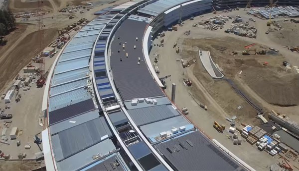 Dronevideo laat zien hoe gigantisch het nieuwe hoofdkantoor van Apple is