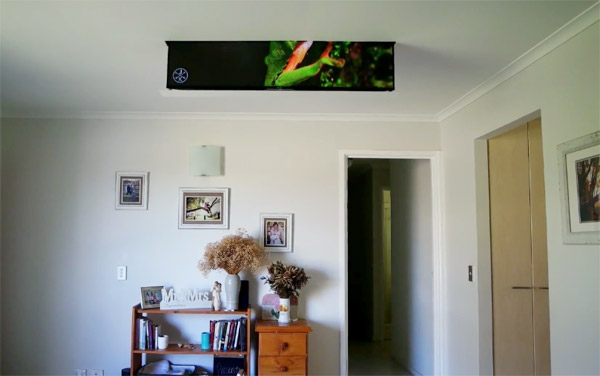 Ongekend Slimme knutselaar verstopt televisie in het plafond UY-49