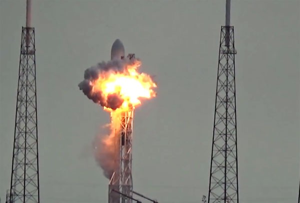 De huiveringwekkende beelden van de ontplofte SpaceX raket