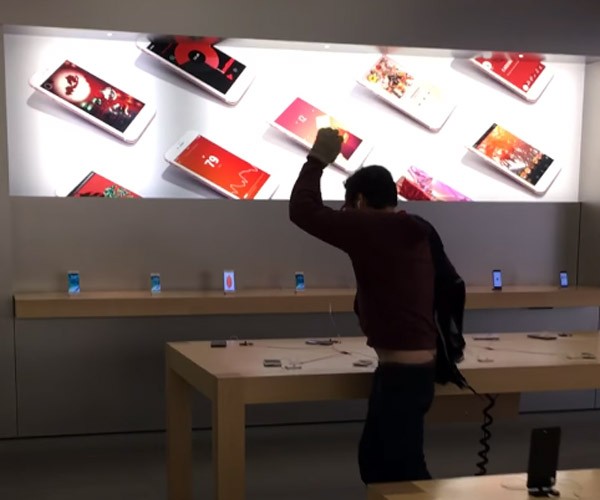 Boze klant sloopt een halve Apple Store met een jeu de boule bal