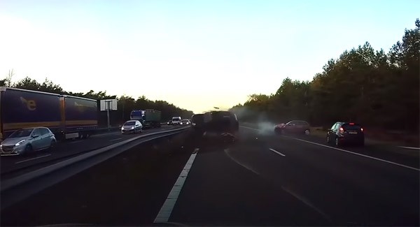 Ongeluk op Nederlandse weg voorspeld door Tesla’s Autopilot