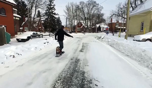 Boosted Snowboard: een snowboard met straalmotoren