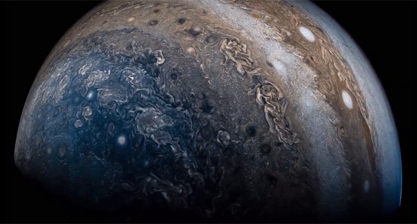Schitterende video toont het oppervlakte van Jupiter
