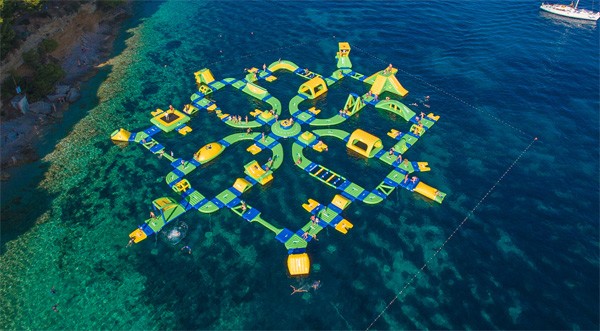 Wibit: een waterpark met modulaire onderdelen