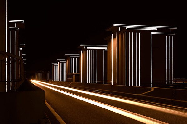 De Afsluitdijk is sinds kort versierd door Daan Roosegaarde