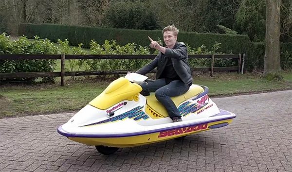 Nederlanders bouwen een jetski om tot een brommer