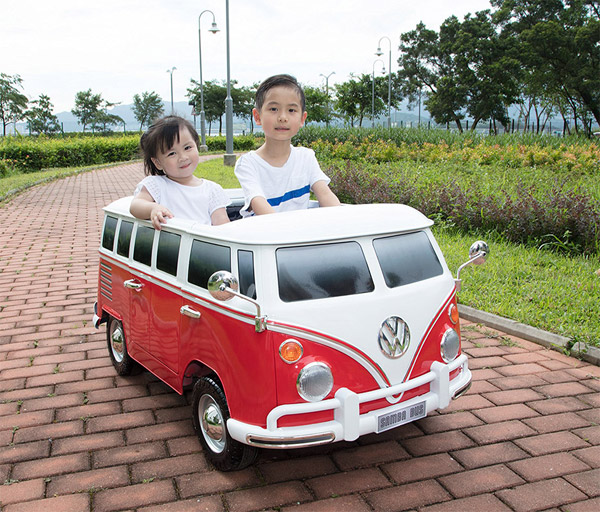 Initiatief Bomen planten Reis De klassieke Volkswagen-bus als elektrisch speelgoed