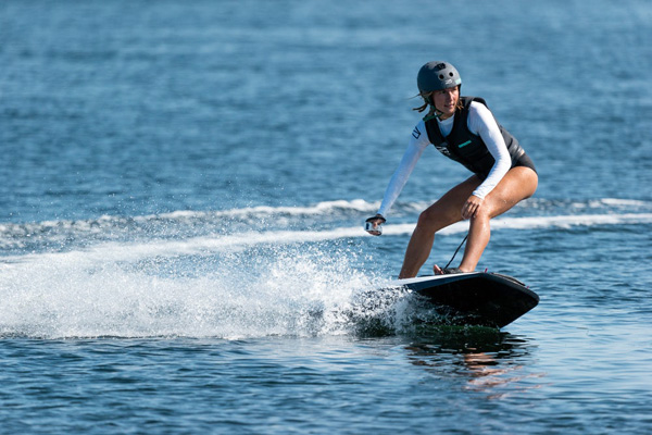 efficiënt Idool Ansichtkaart Ravik: een razendsnelle elektrische surfplank