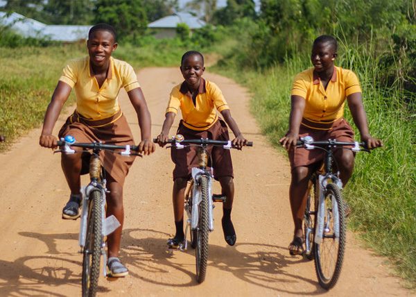 Hoe fietsen van bamboe deze Ghanese gemeenschap verder helpen