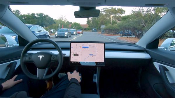 Tesla laat in video een autorit zien zonder enige menselijke beïnvloeding