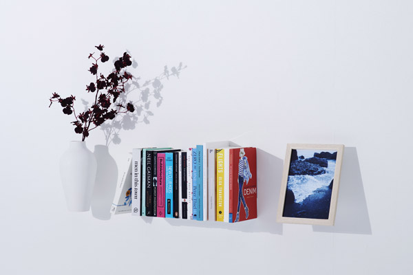 Weigeren Prematuur Verstelbaar Japans designbureau ontwikkelt zwevende boekenplank en plant