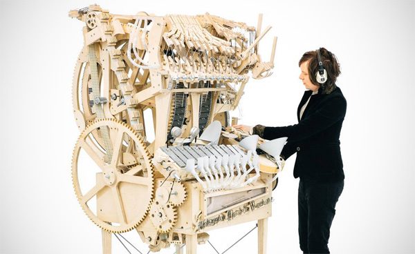 Dit wonderlijke muziekinstrument speelt met knikkers