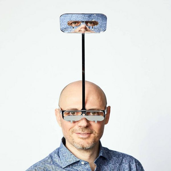 Deze bril met spiegels helpt kleine mensen bij concerten